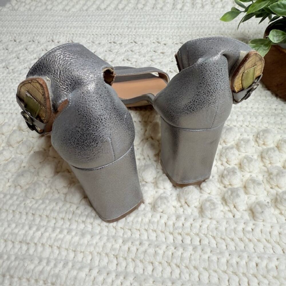 SUNDANCE Women's 40 9.5 Twilight Zephyr Ankle Strap Heel Sandal Metallic Spain - Picture 3 of 12